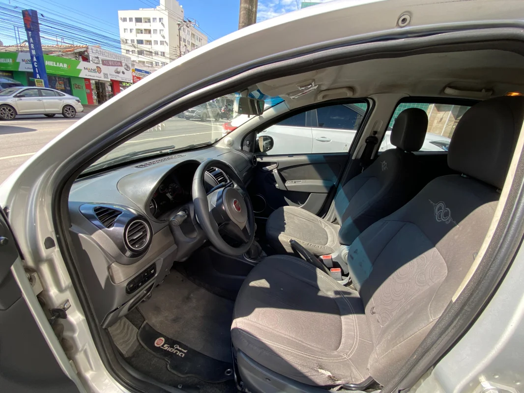 Grand Siena ATTRAC. 1.4 completo manual GNV 2013 - Imagem 7