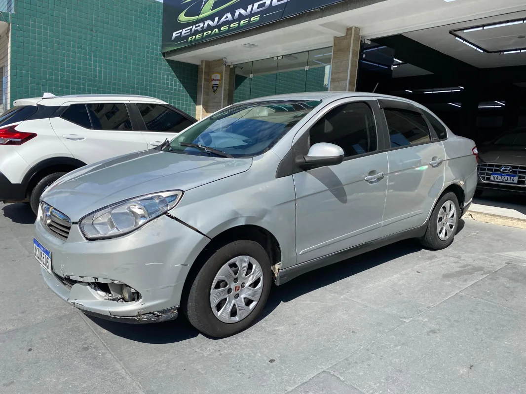 Grand Siena ATTRAC. 1.4 completo manual GNV 2013 - Imagem 4