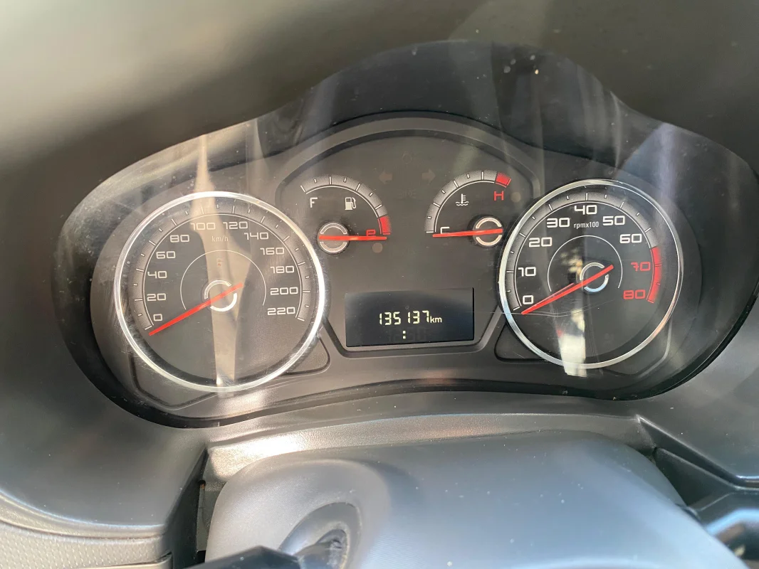 Grand Siena ATTRAC. 1.4 completo manual GNV 2013 - Imagem 9