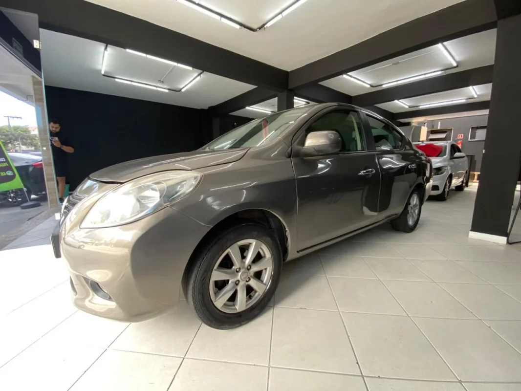 Versa SL 1.6 Completo Manual 2013 - Imagem 4