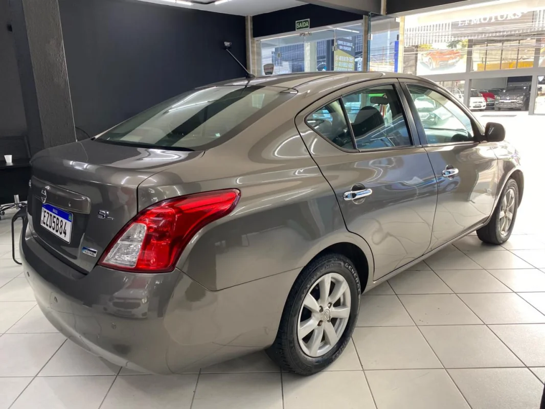 Versa SL 1.6 Completo Manual 2013 - Imagem 5