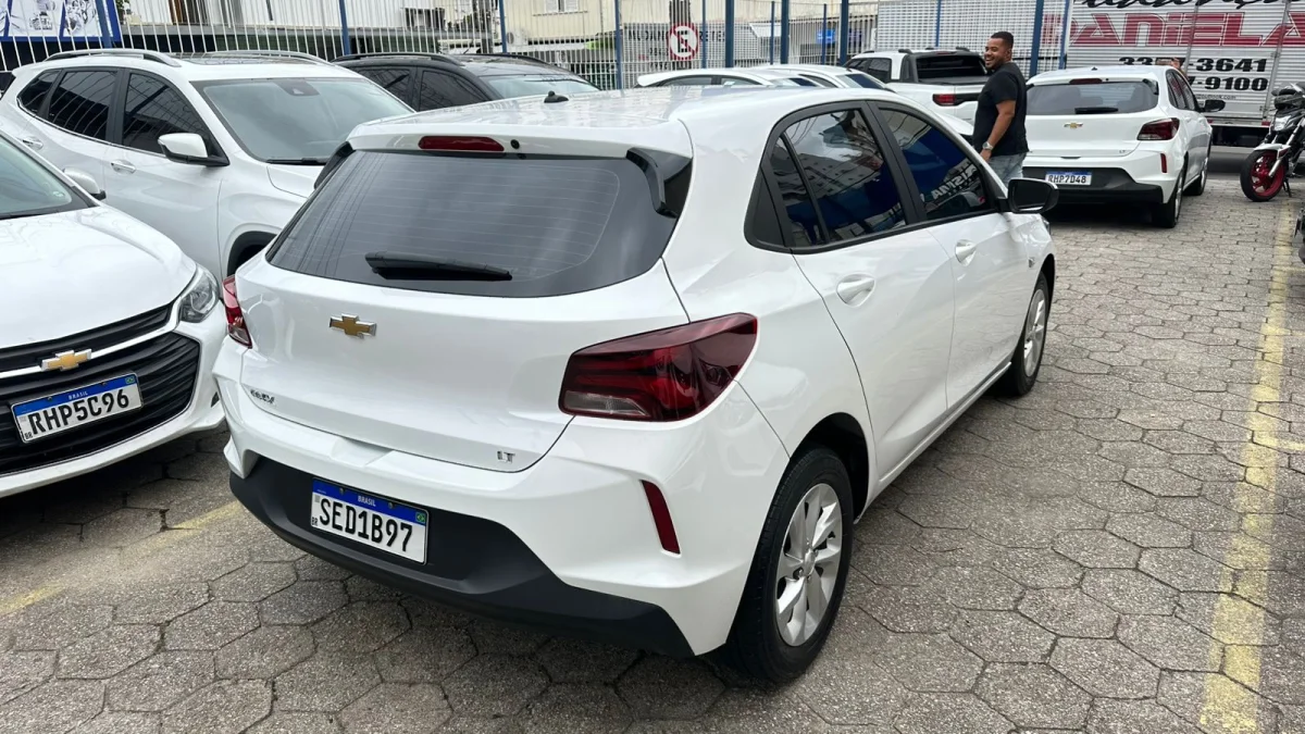ONIX HATCH LT 1.0 12V Flex 5р Mecânico 2023 - Imagem 3