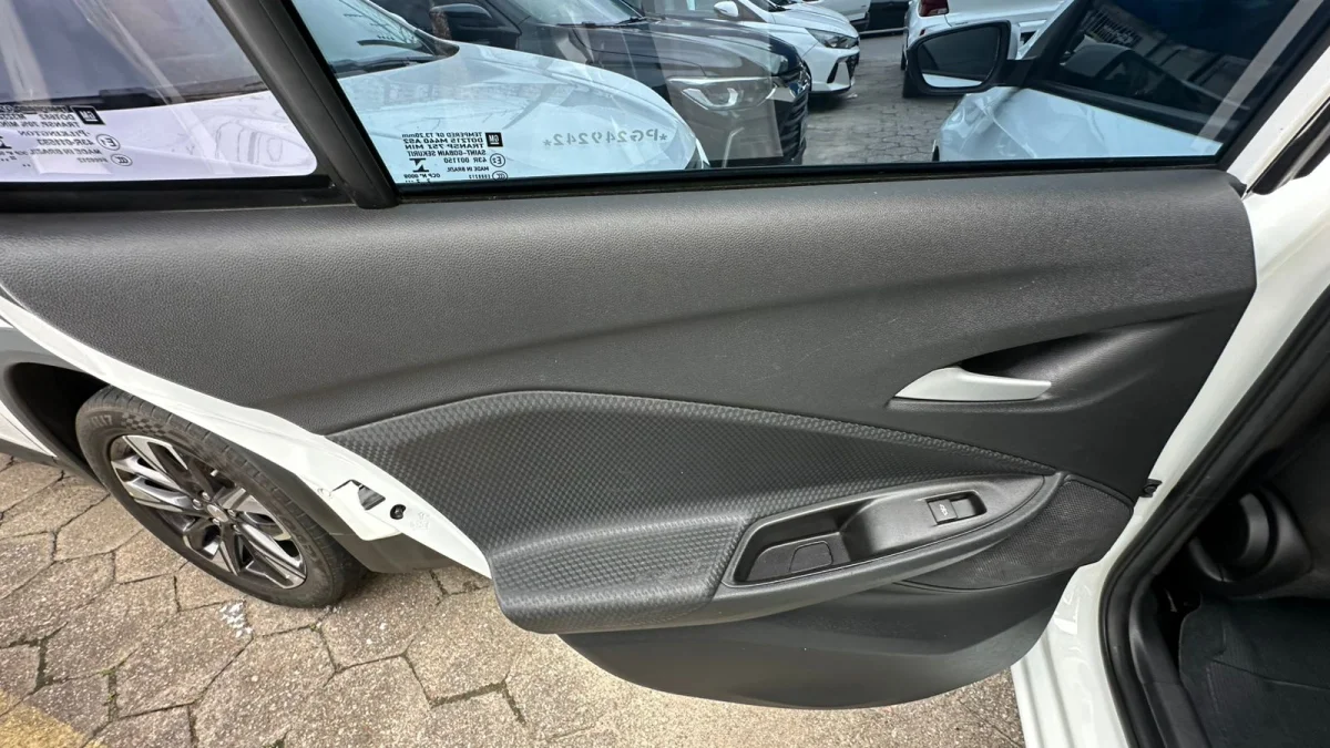 ONIX HATCH LT 1.0 12V Flex 5р Mecânico 2023 - Imagem 14