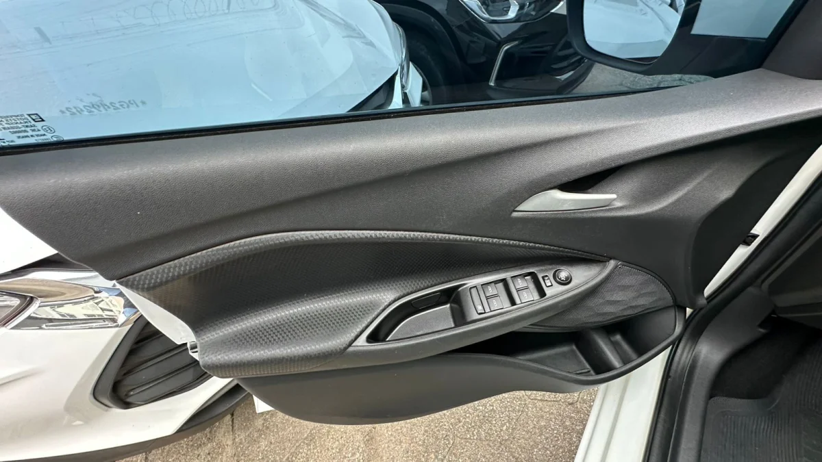 ONIX HATCH LT 1.0 12V Flex 5р Mecânico 2023 - Imagem 16