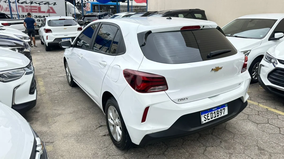 ONIX HATCH LT 1.0 12V Flex 5р Mecânico 2023 - Imagem 5