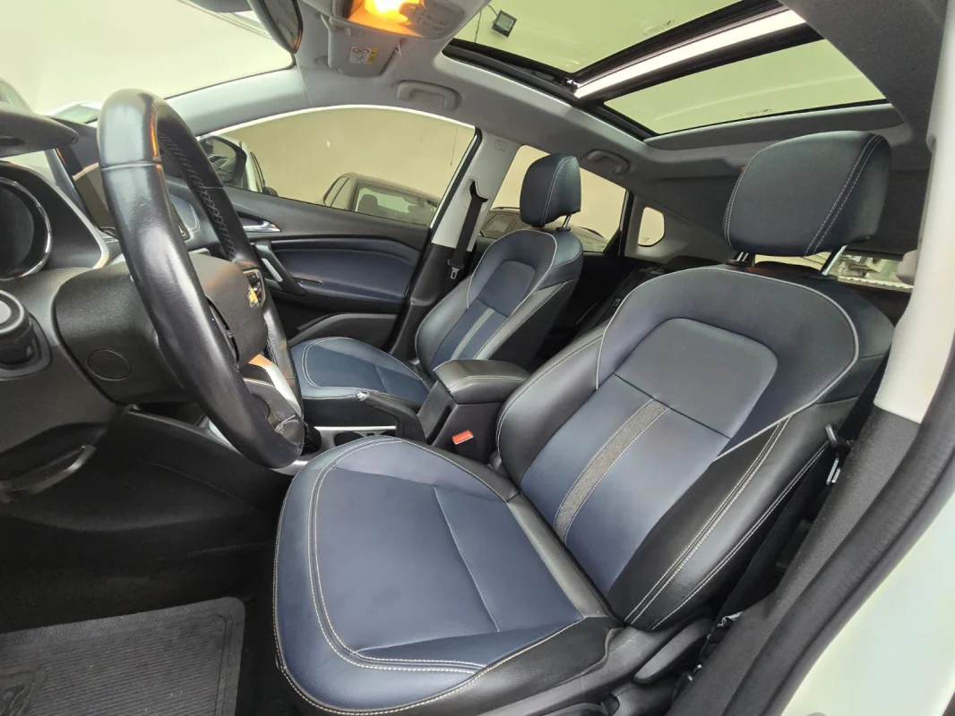 Tracker Premier 1.2 Turbo Aut com Teto solar 2024 - Imagem 10