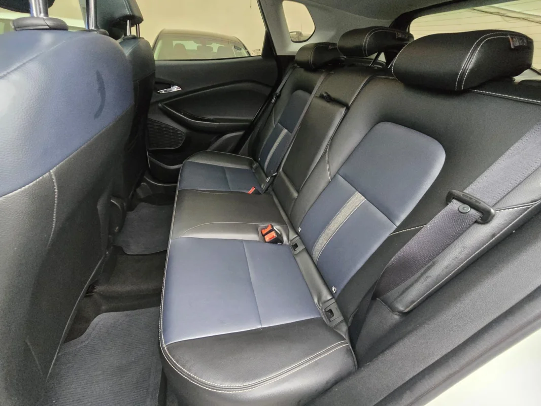 Tracker Premier 1.2 Turbo Aut com Teto solar 2024 - Imagem 8