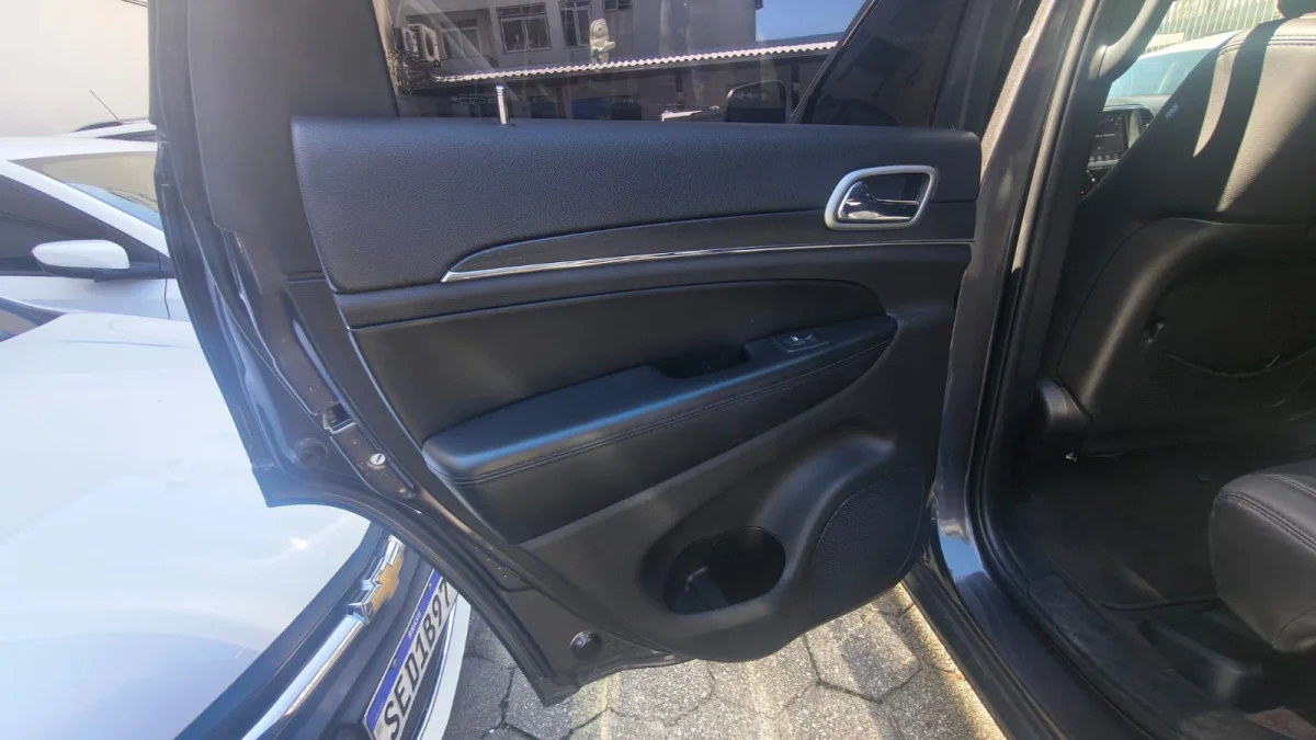 JEEP GRAND CHEROKEE LIMITED 3.0 TB DISEL AUT 2018 COM TETO  - Imagem 6