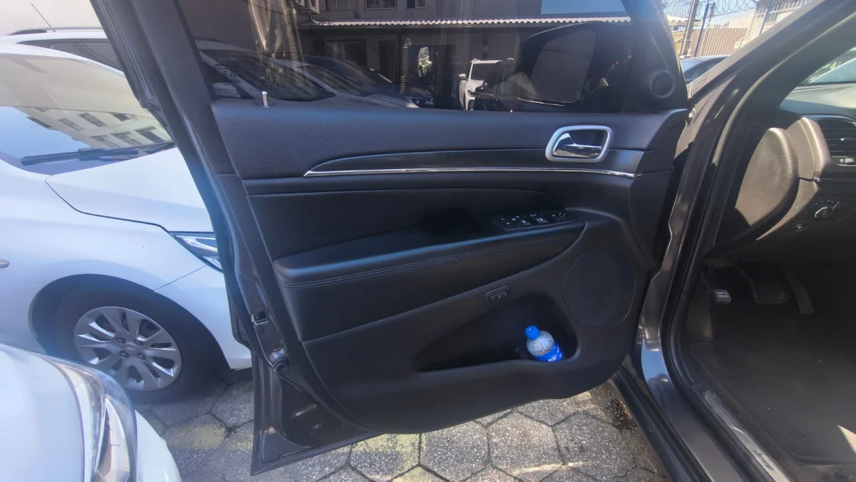 JEEP GRAND CHEROKEE LIMITED 3.0 TB DISEL AUT 2018 COM TETO  - Imagem 10