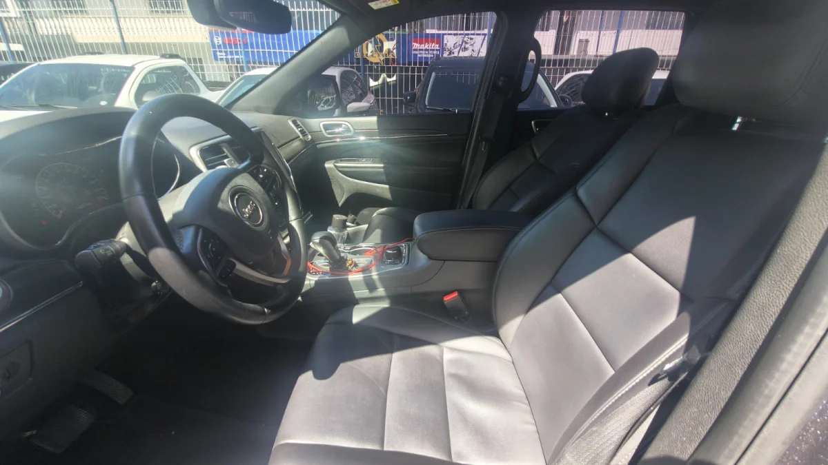 JEEP GRAND CHEROKEE LIMITED 3.0 TB DISEL AUT 2018 COM TETO  - Imagem 13