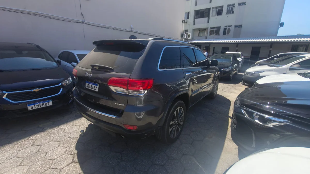 JEEP GRAND CHEROKEE LIMITED 3.0 TB DISEL AUT 2018 COM TETO  - Imagem 16