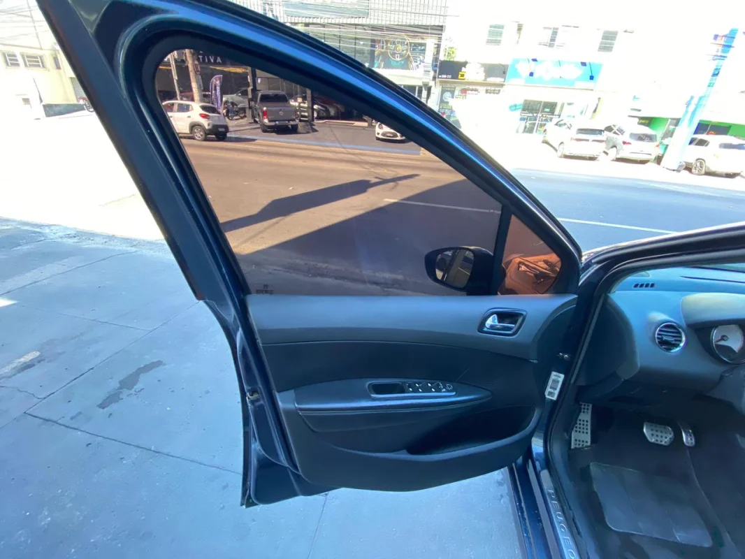 408 sed. Feline 2.0 completo automático TETO SOLAR 2011 - Imagem 12