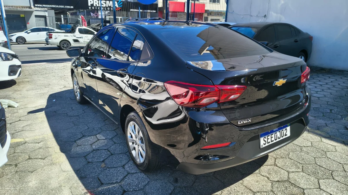 ONIX SEDAN PLUS LT 1.0 12V Flex 5p Mecânico 2023 - Imagem 9