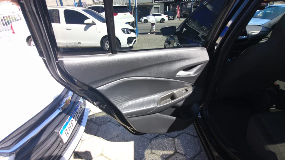 ONIX SEDAN PLUS LT 1.0 12V Flex 5p Mecânico 2023 - Imagem 13