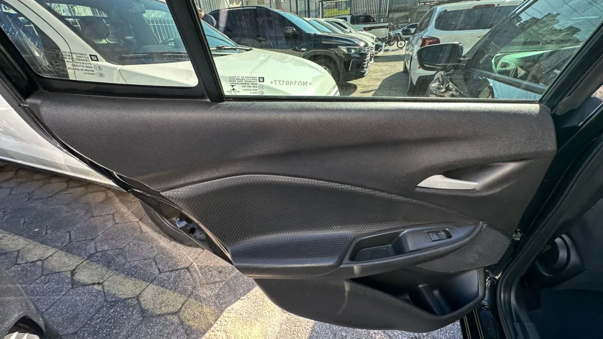 ONIX SEDAN Plus LT 1.0 12V Flex 4p Mecânico 2022 - Imagem 13