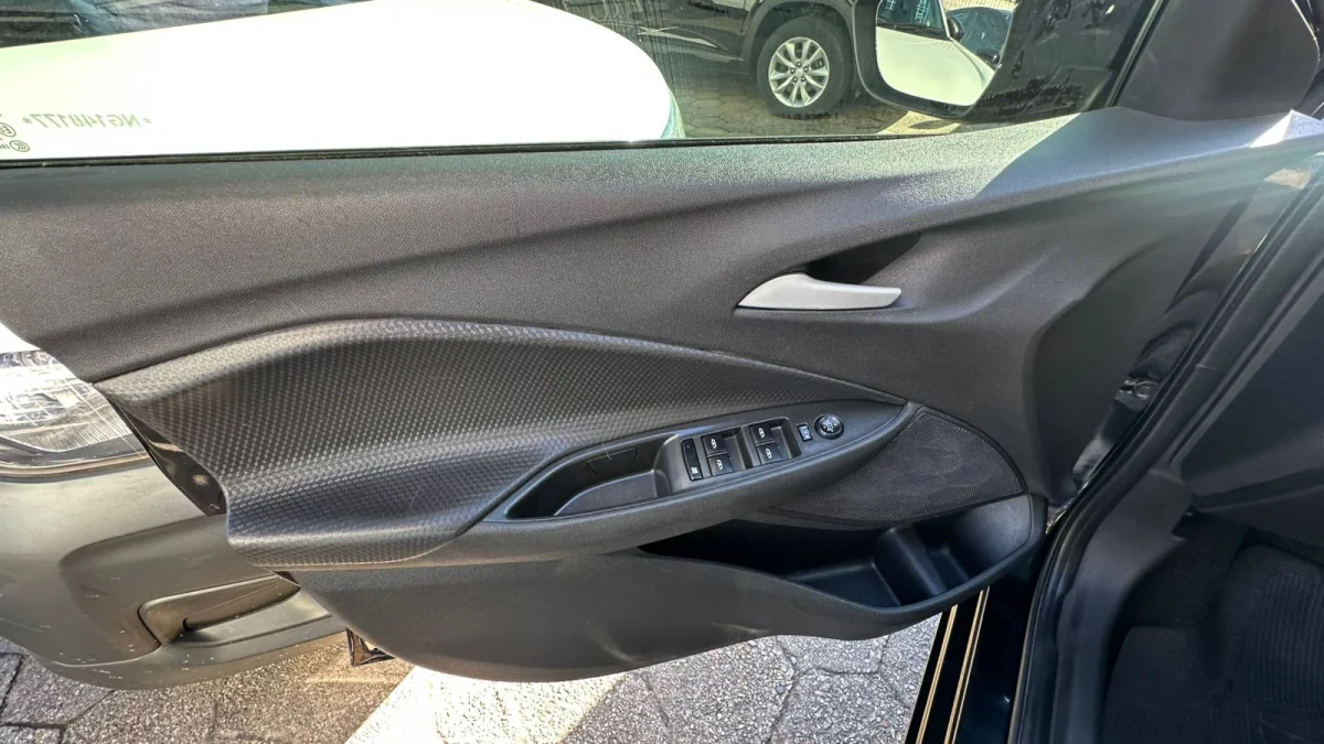 ONIX SEDAN Plus LT 1.0 12V Flex 4p Mecânico 2022 - Imagem 14