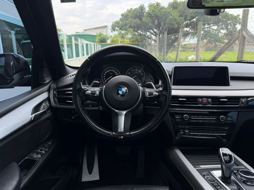 X5 50i MSport 2014 c/ Teto solar duplo  - Imagem 5