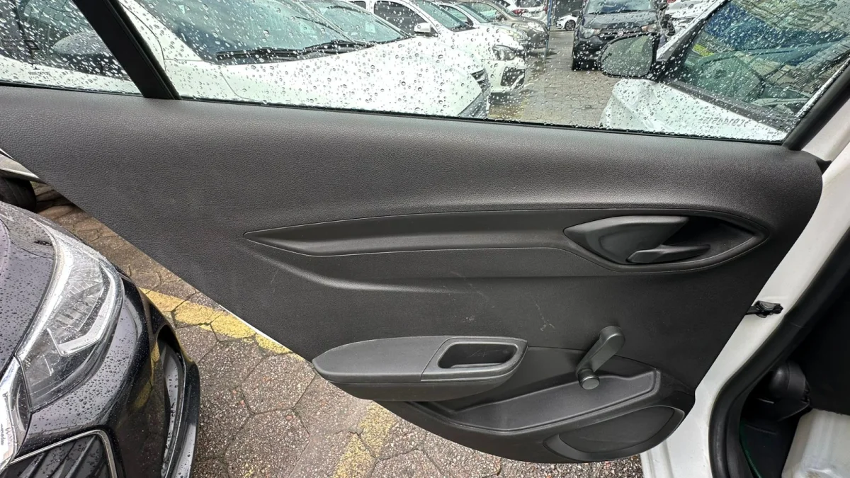 ONIX HATCH Joy 1.0 8V Flex 5p Mecânico 2020 - Imagem 12