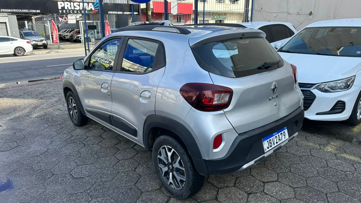KWID OUTSIDER 1.0 Flex 12V 5p Mecânico 2023 - Imagem 3