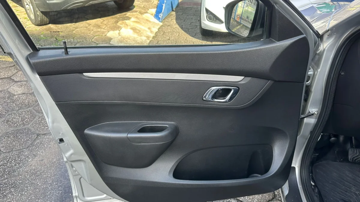 KWID OUTSIDER 1.0 Flex 12V 5p Mecânico 2023 - Imagem 10