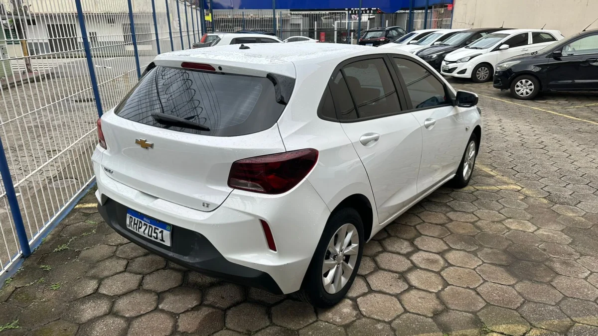 ONIX HATCH LT 1.0 12V flex 2022 - Imagem 3