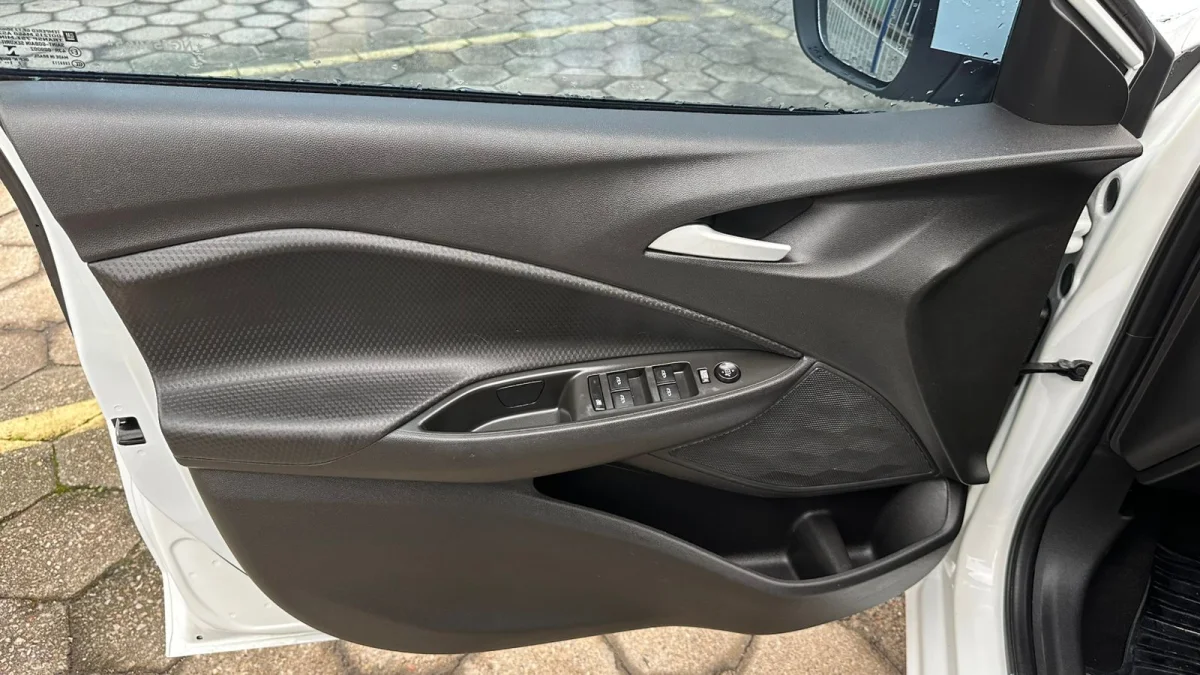 ONIX HATCH LT 1.0 12V flex 2022 - Imagem 12