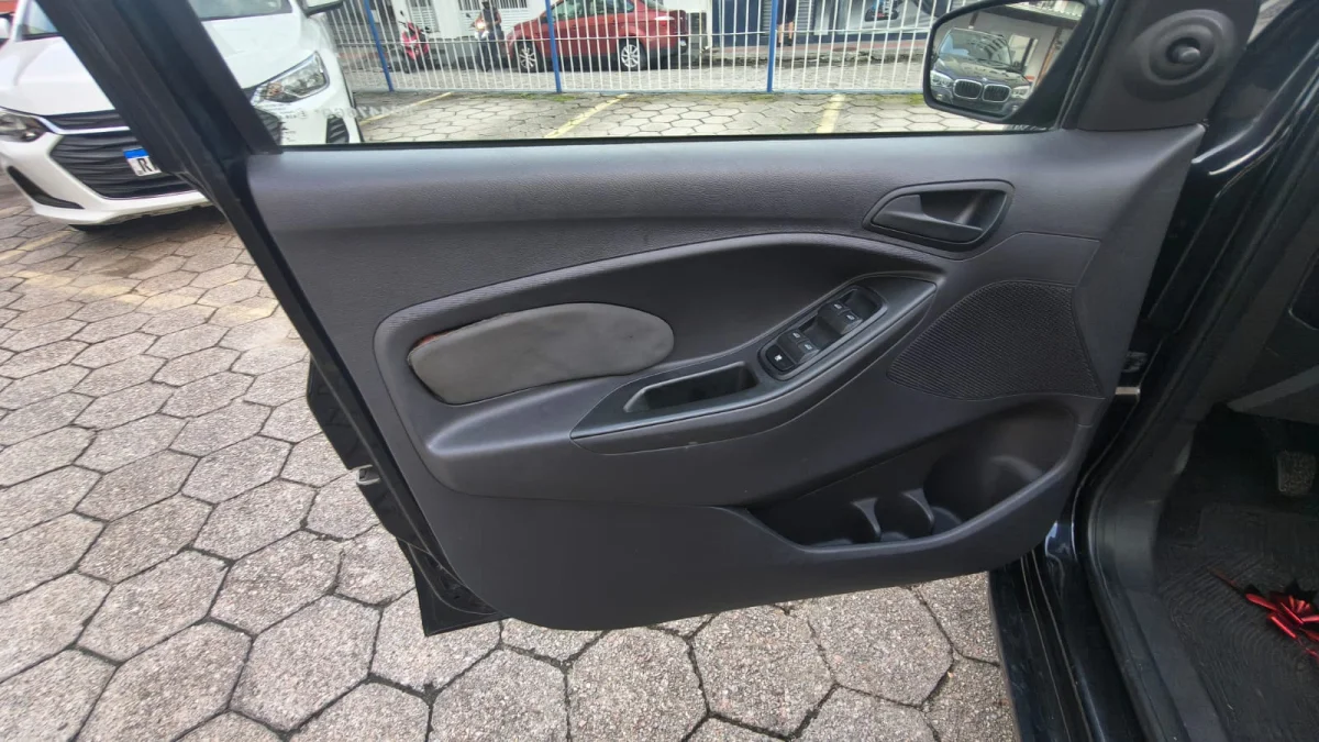 FORD KA 1.0 SE PLUS 5P FLEX 2017 - Imagem 13