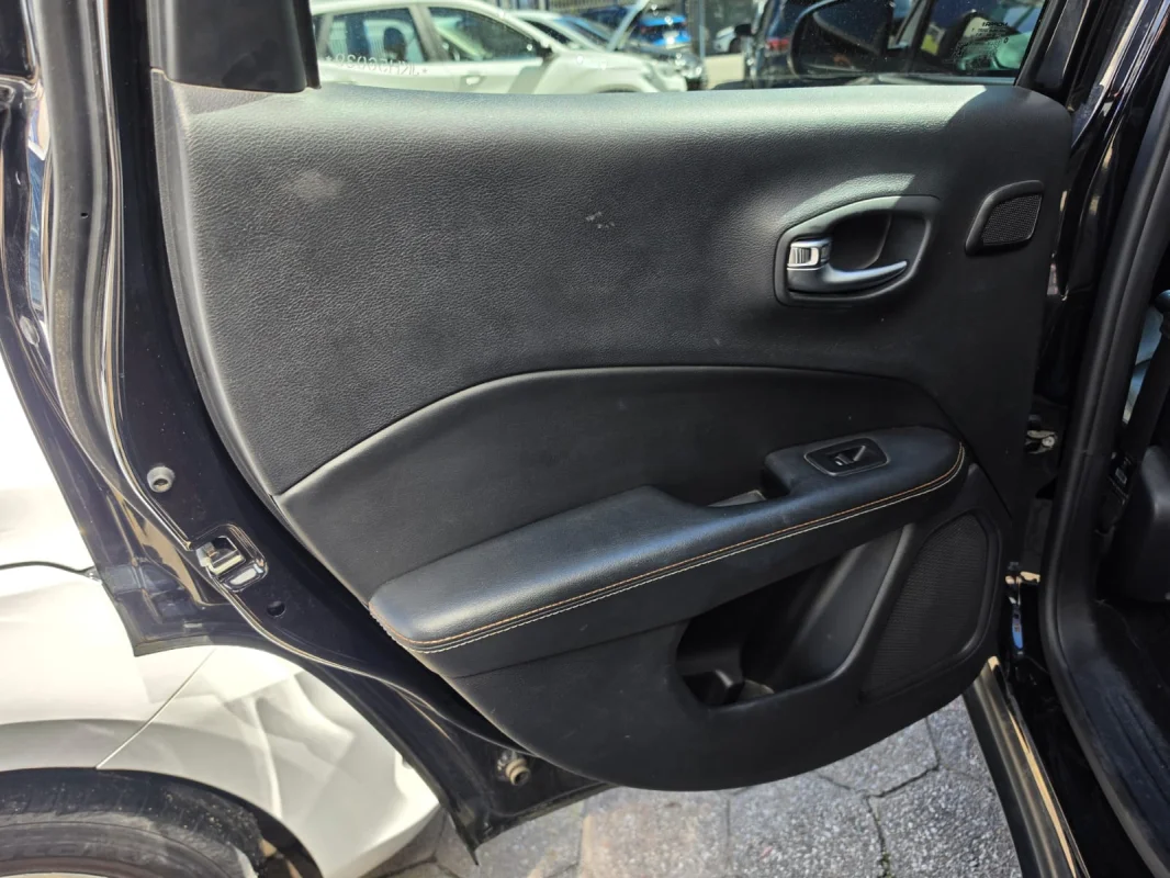 Compass Longitude 2.0 4x4 Diesel 2018 - Imagem 15