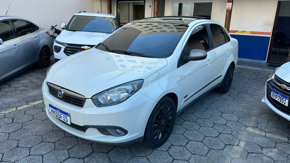 Grand Siena ESSENCE SUBLIME C/TETO Dual. 1.6 Flex 16V 2014 - Imagem 4