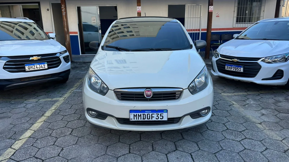 Grand Siena ESSENCE SUBLIME C/TETO Dual. 1.6 Flex 16V 2014 - Imagem 2