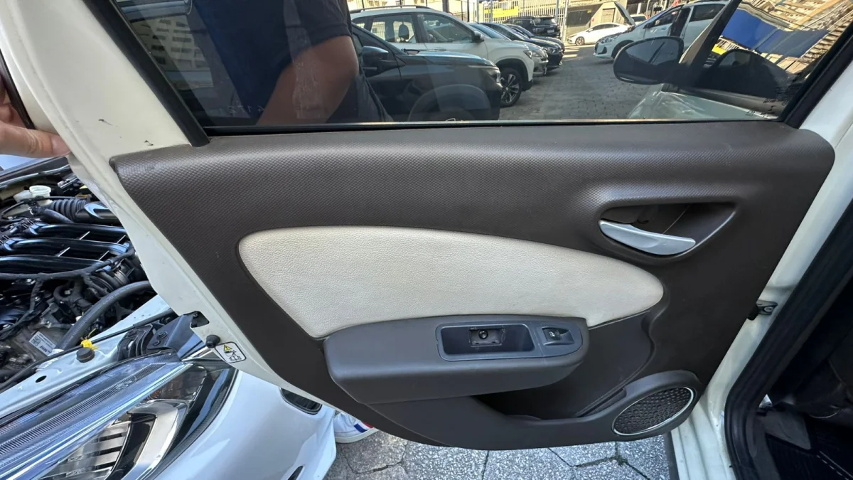 Grand Siena ESSENCE SUBLIME C/TETO Dual. 1.6 Flex 16V 2014 - Imagem 12