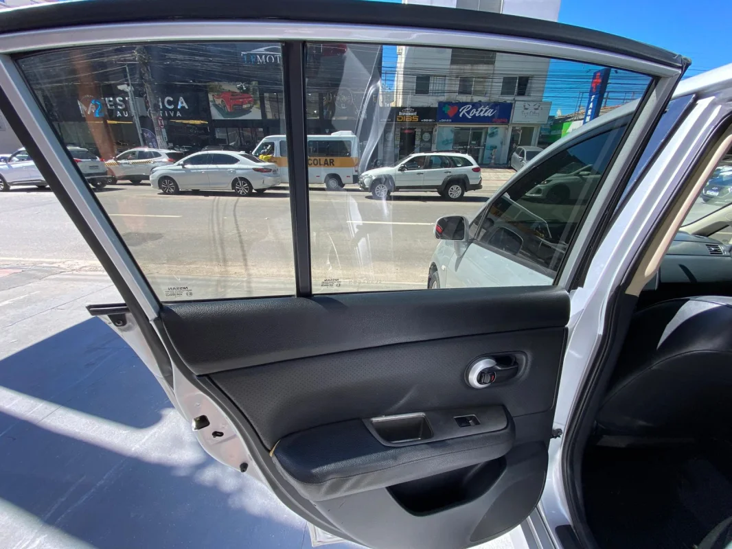 Tiida 1.8 SL completo automático 2012 - Imagem 11