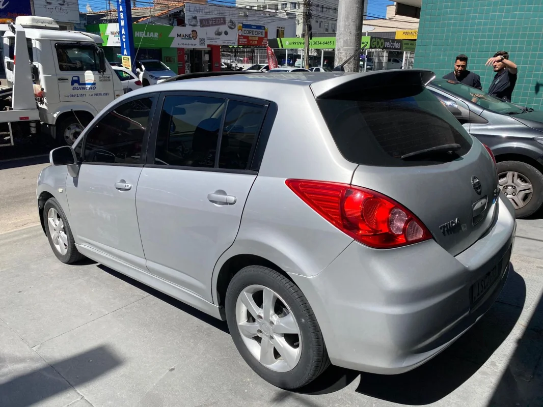 Tiida 1.8 SL completo automático 2012 - Imagem 3