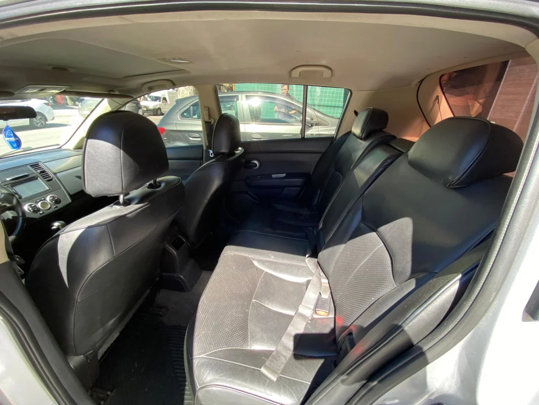 Tiida 1.8 SL completo automático 2012 - Imagem 8