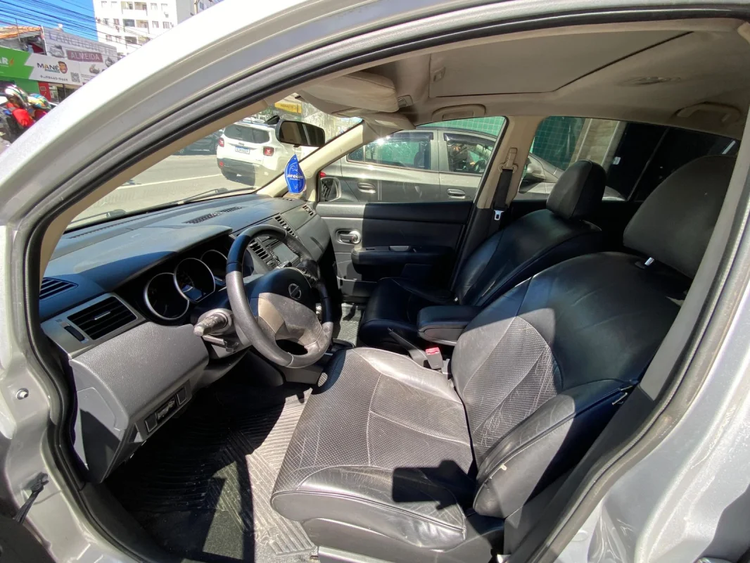 Tiida 1.8 SL completo automático 2012 - Imagem 9