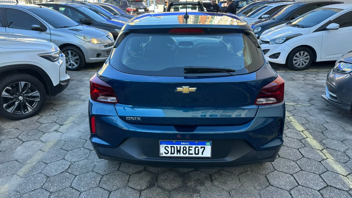 ONIX HATCH 1.0 12V Flex 5p Mecânico 2023 - Imagem 6