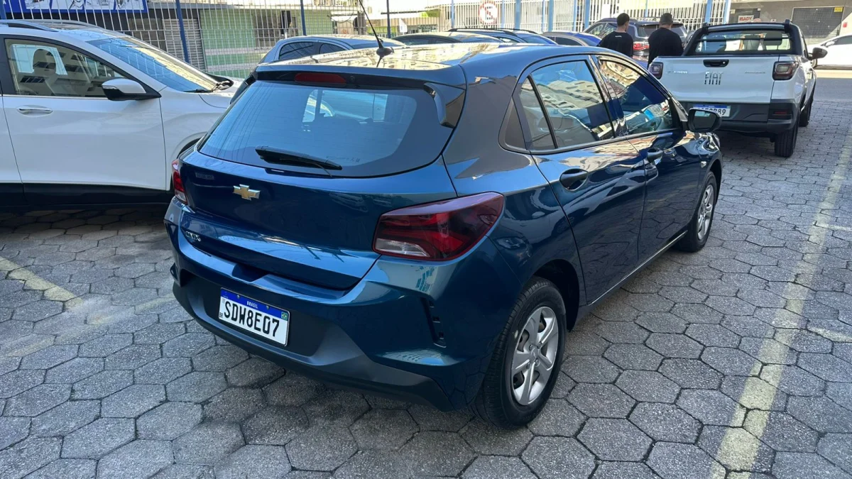 ONIX HATCH 1.0 12V Flex 5p Mecânico 2023 - Imagem 3