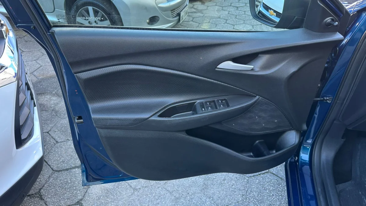 ONIX HATCH 1.0 12V Flex 5p Mecânico 2023 - Imagem 13