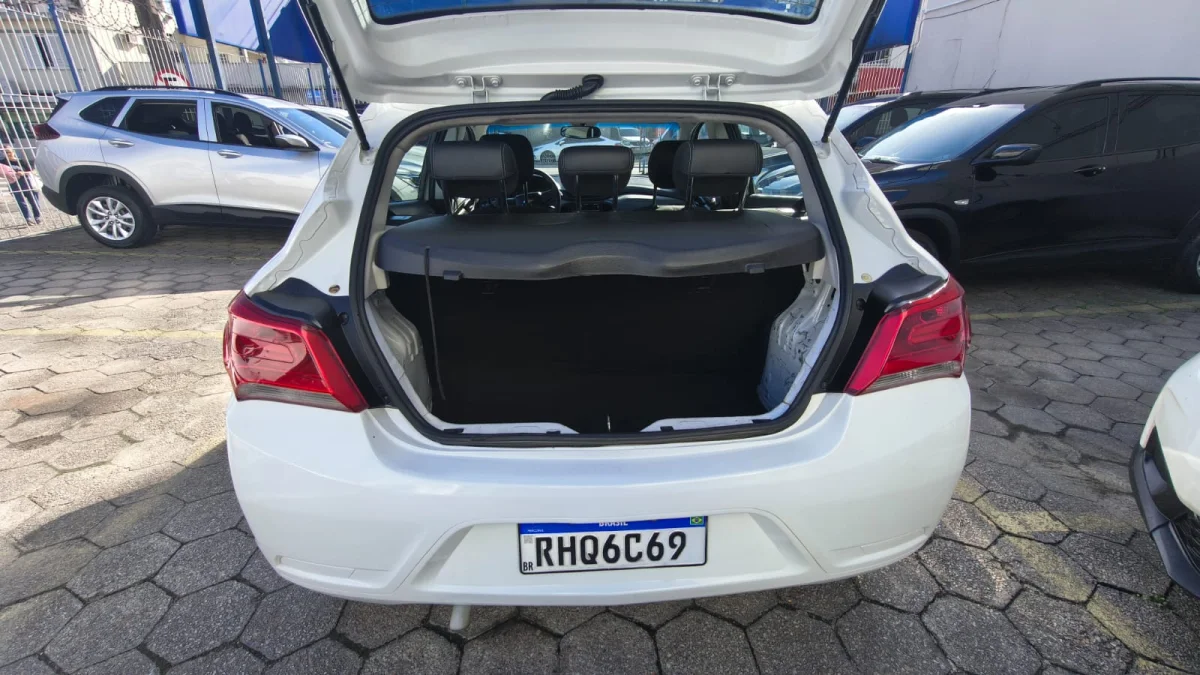 ONIX HATCH JOY BLACK 8V EDITION FLEX 2021 - Imagem 11