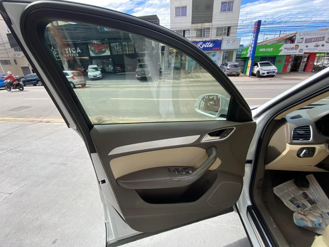 Q3 2.0 TFSI automática INTERNA CARAMELO + TETO SOLAR 2014 - Imagem 14