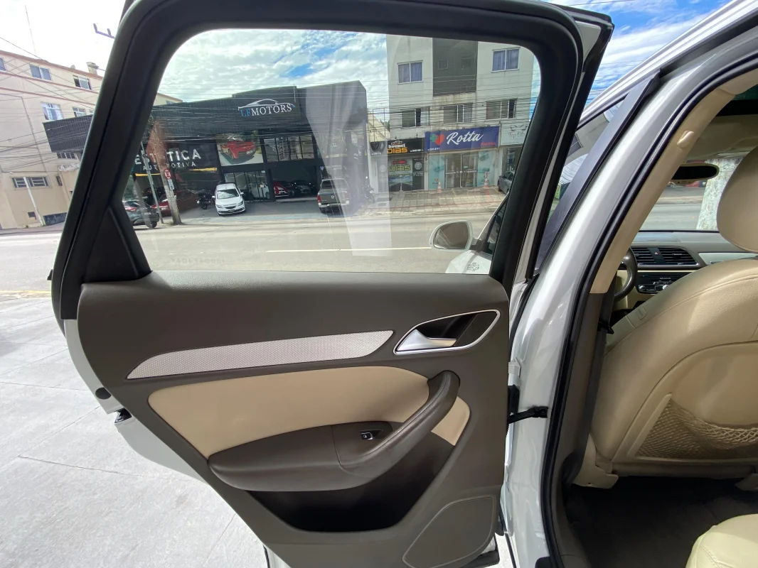 Q3 2.0 TFSI automática INTERNA CARAMELO + TETO SOLAR 2014 - Imagem 12