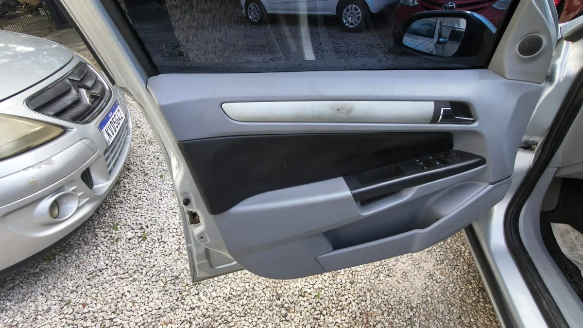 GM/VECTRA ELEGAN 2.0 MPFI 8V FLEXPOWER AUTOMÁTICO 2006 - Imagem 13