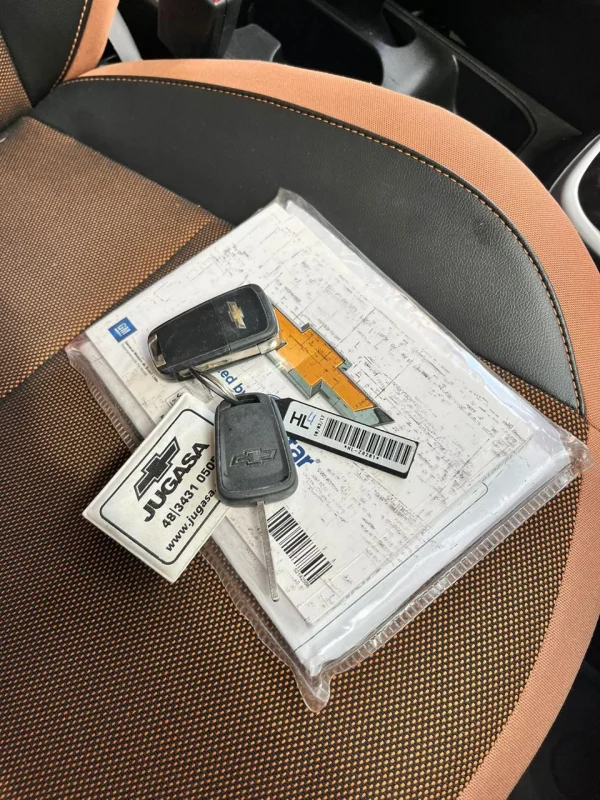 ONIX HATCH 2017 automático - Imagem 16