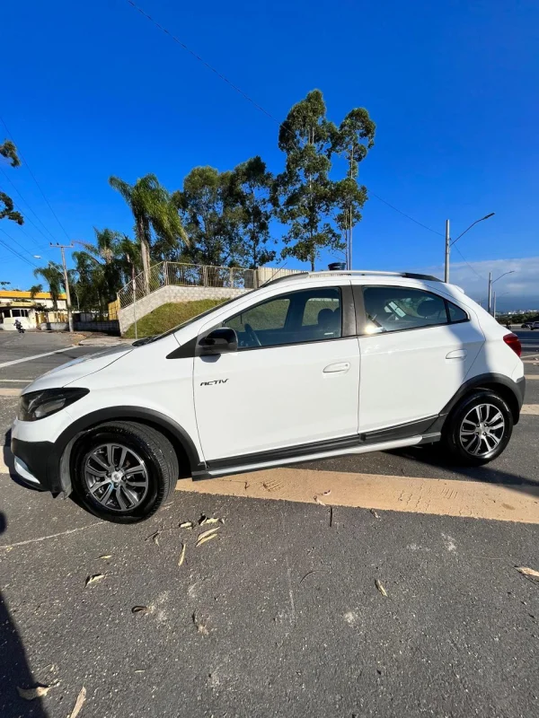 ONIX HATCH 2017 automático - Imagem 6