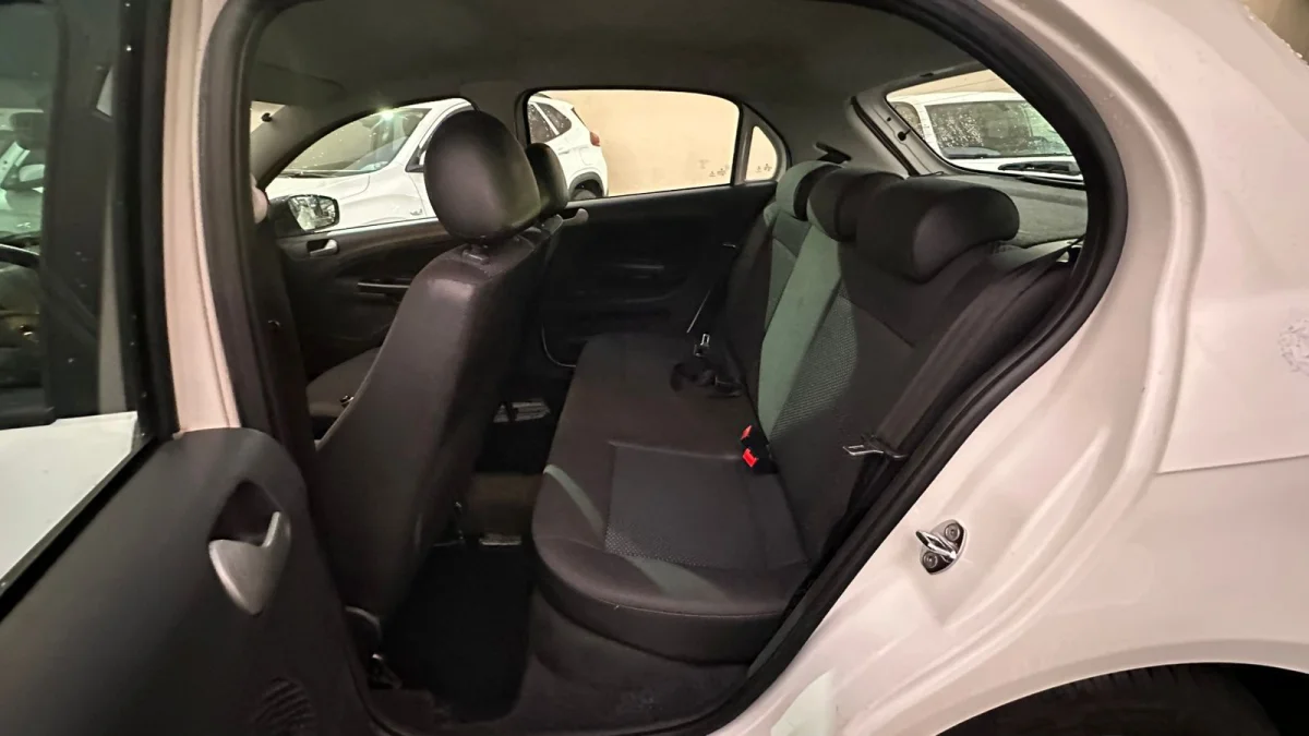 Gol (novo) 1.0 Mi Total Flex 8V 4p 2015 Flex - Imagem 8