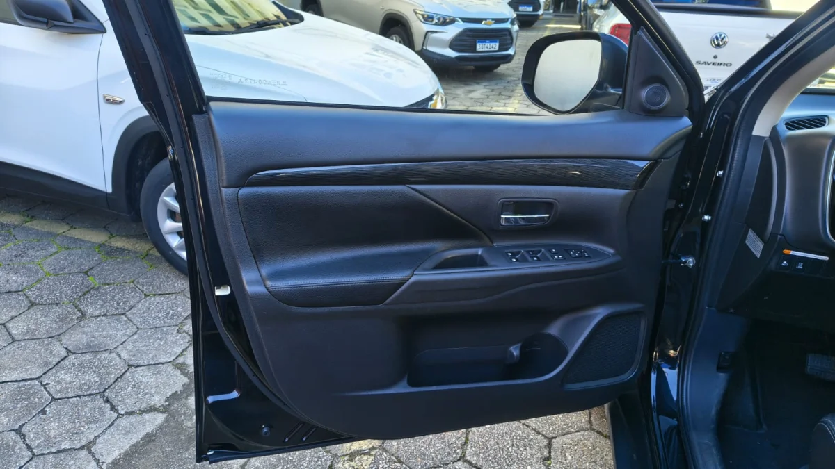 OUTLANDER GT V6 3.0 AUTOMÁTICO 2018  - Imagem 16
