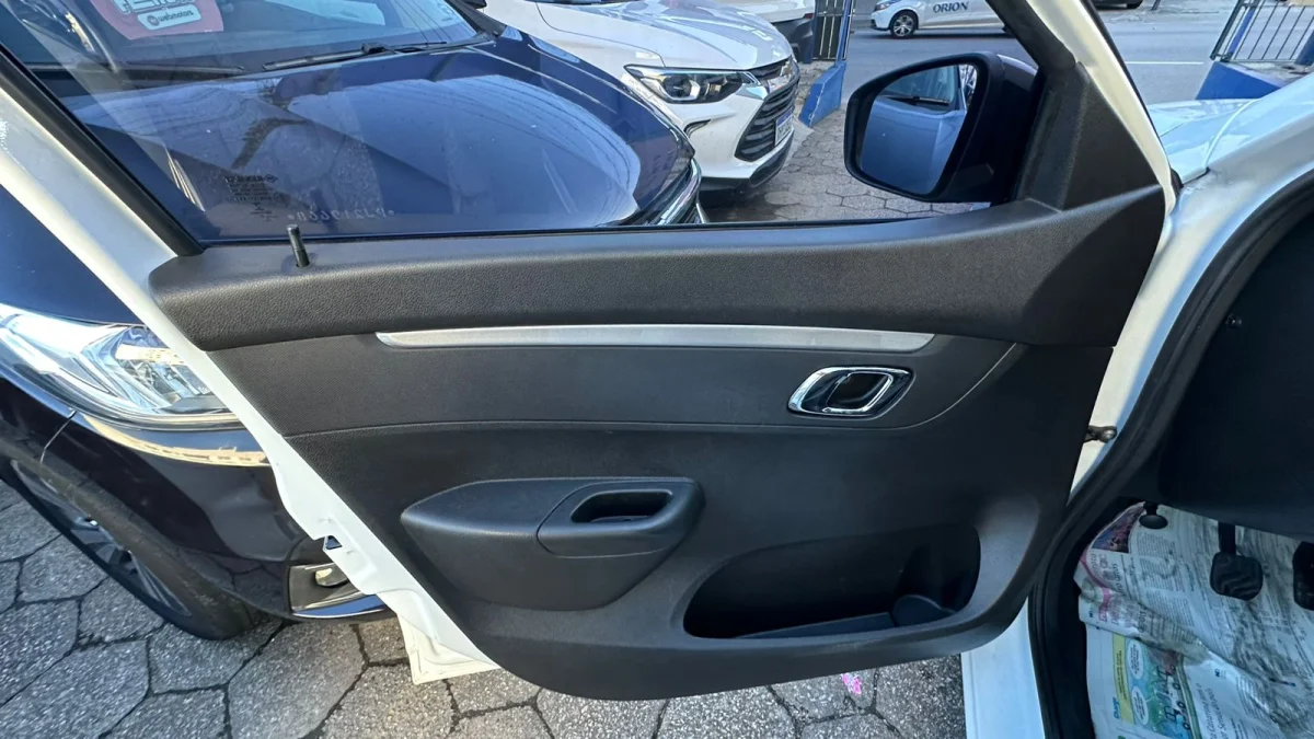 KWID OUTSIDER 1.0 Flex 12V 5p Mecânico 2023 - Imagem 11