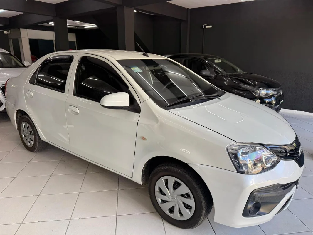 Etios x Sedan 1.5 completo manual GNV 2019