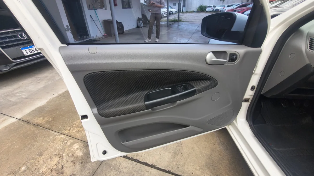 VOYAGE COMF/Highli. 1.6 T.Flex 8V 2018 - Imagem 15