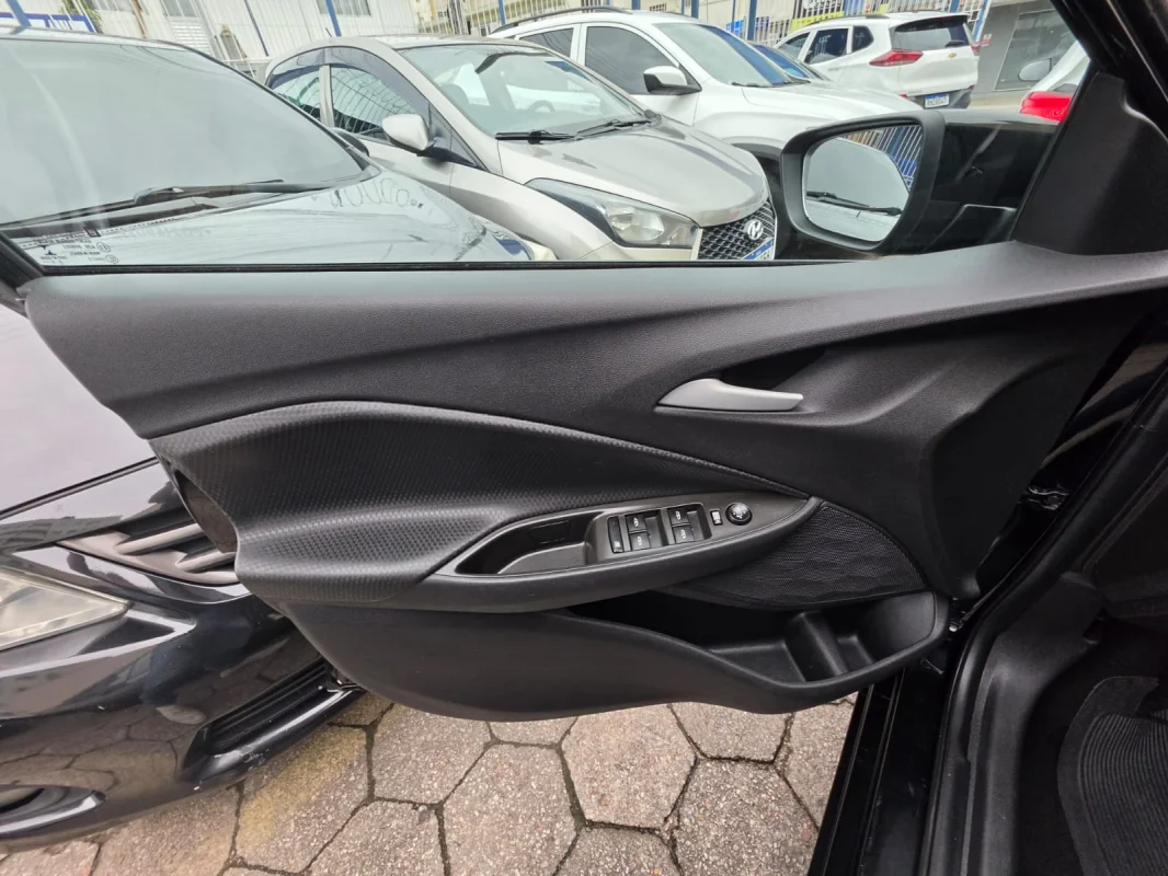 ONIX HATCH LT2 1.0 12V Flex 5p Mecânico 2023 - Imagem 12